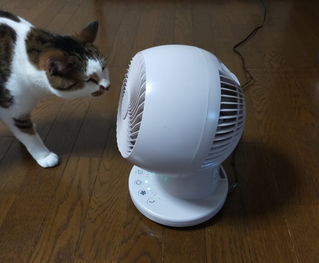 スポットクーラーの電気代は高い？ 1時間だけの使用や24時間つけっぱなしの場合とエアコンとの比較