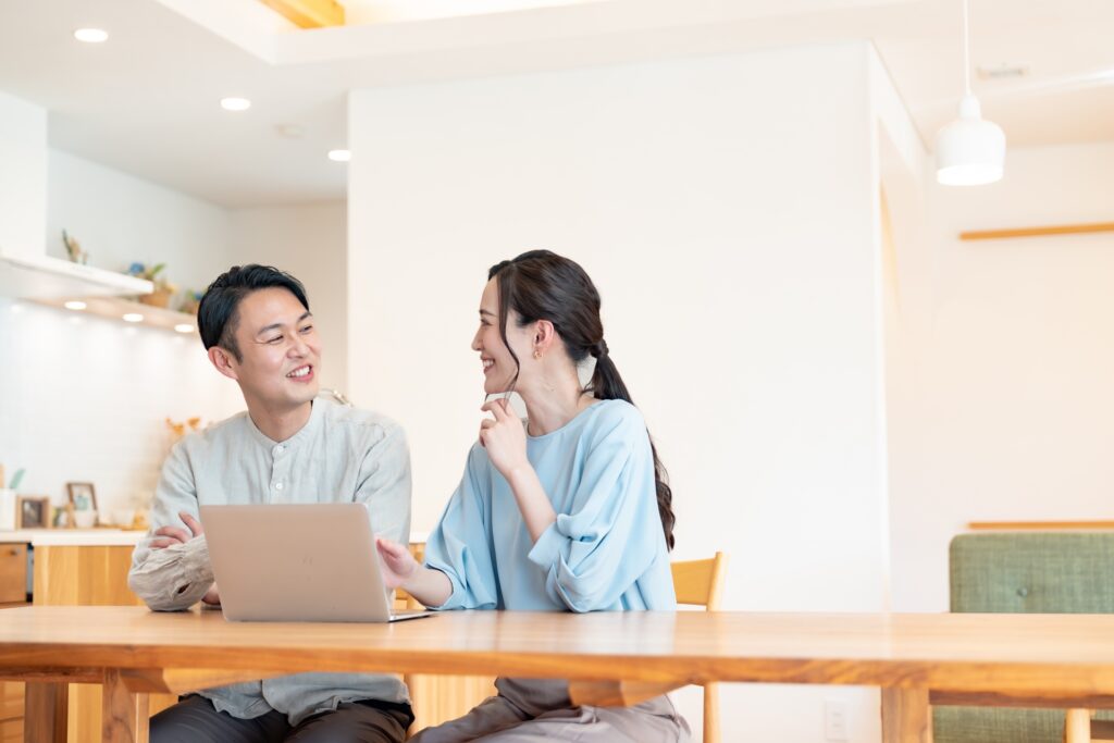 1日の電気代はいくら?世帯人数や季節、地域ごとの平均額と節約のコツを解説