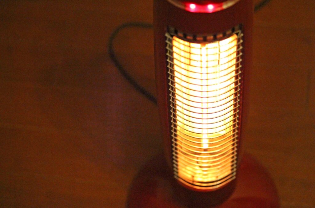 カーボンヒーターの電気代は高い？安く抑える使い方と他暖房器具との比較